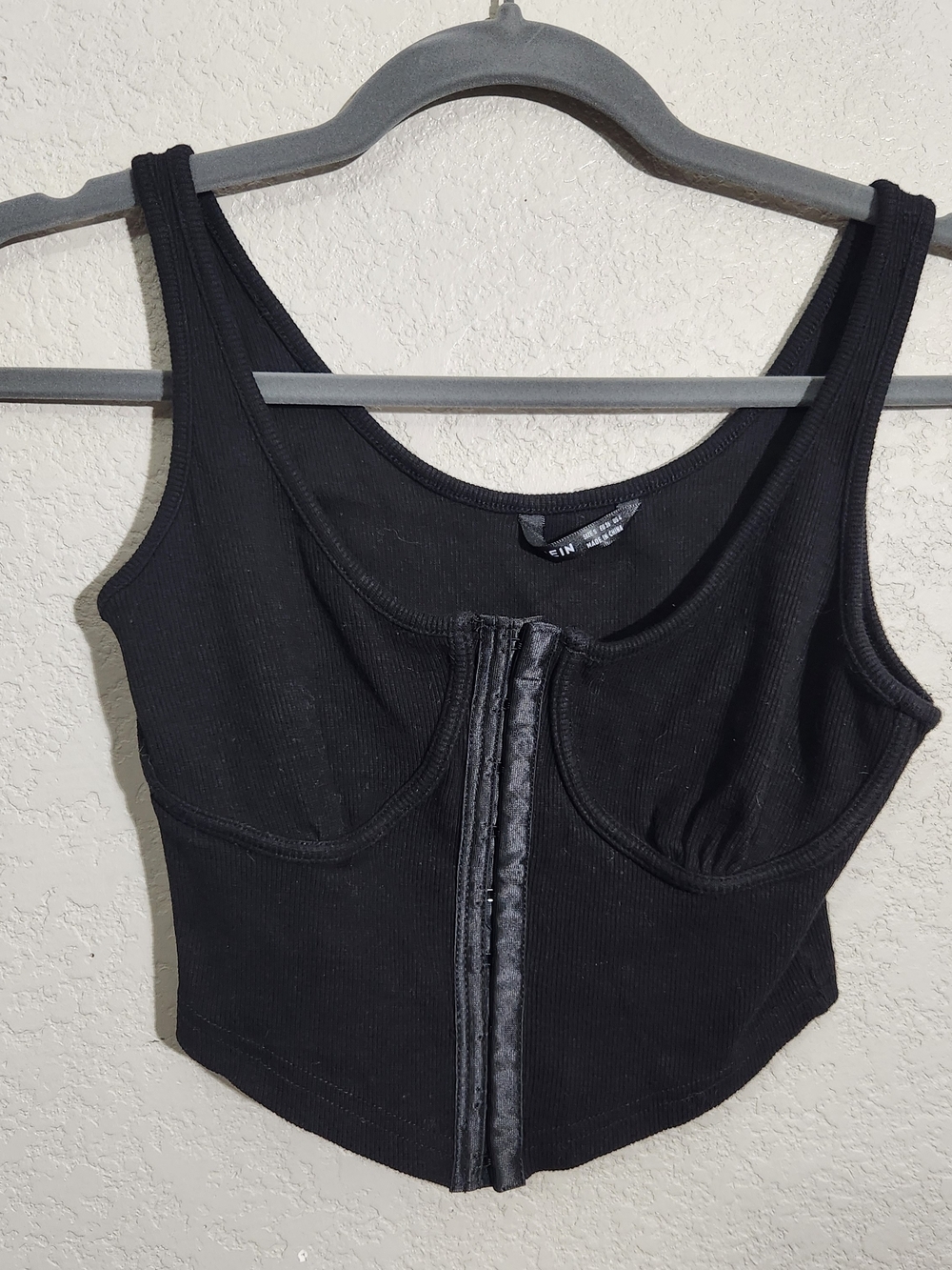 SHEIN Black Ribbed Crop Tank Top